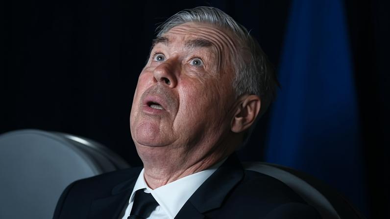 Carlo Ancelotti, técnico do Brasil, se lamenta durante jogo contra o Haiti