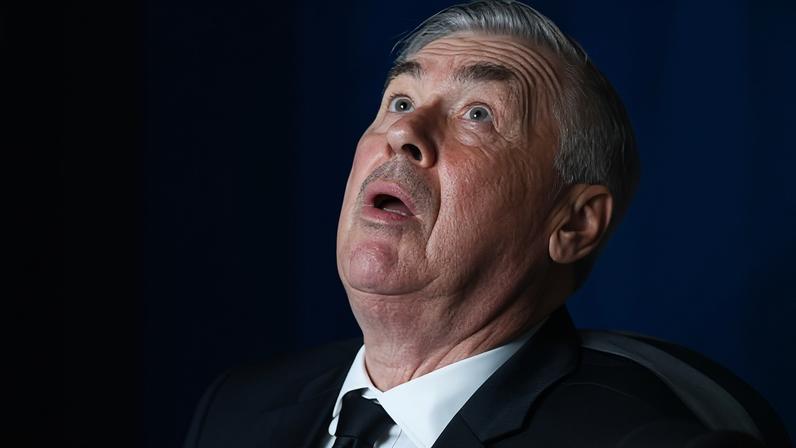 Carlo Ancelotti, técnico do Brasil, lamenta durante jogo contra o Haiti