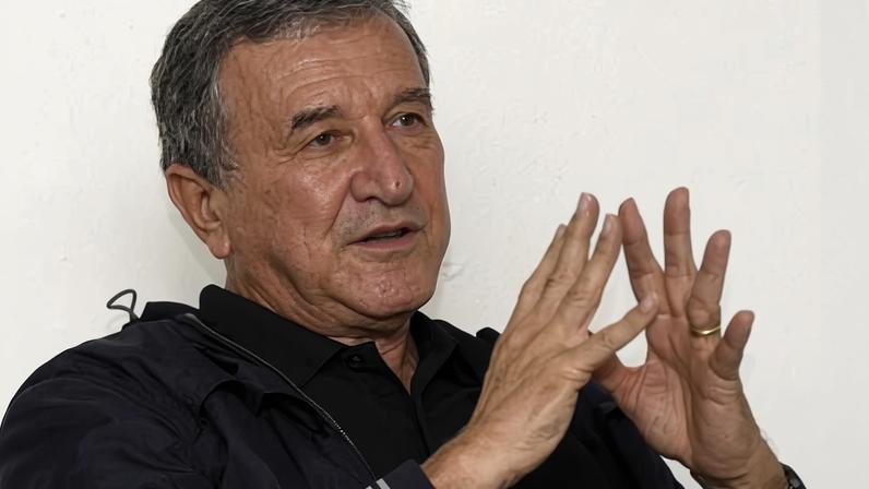 Carlos Alberto Parreira, ex-técnico da seleção, segue internado no Rio de Janeiro