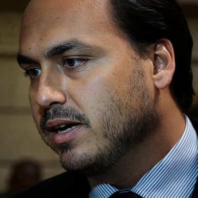 Carlos afirma que Bolsonaro apresentava sonolência e não acordava
