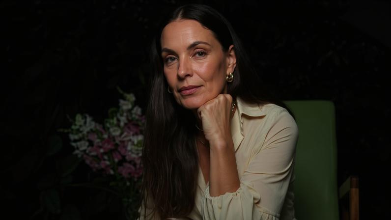 Carolina Ferraz se revolta após ser alvo de críticas por aparência