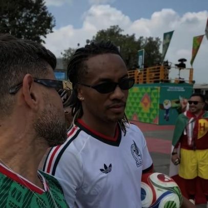 Carrillo participa da abertura da Copa do Mundo e recusa camisa verde