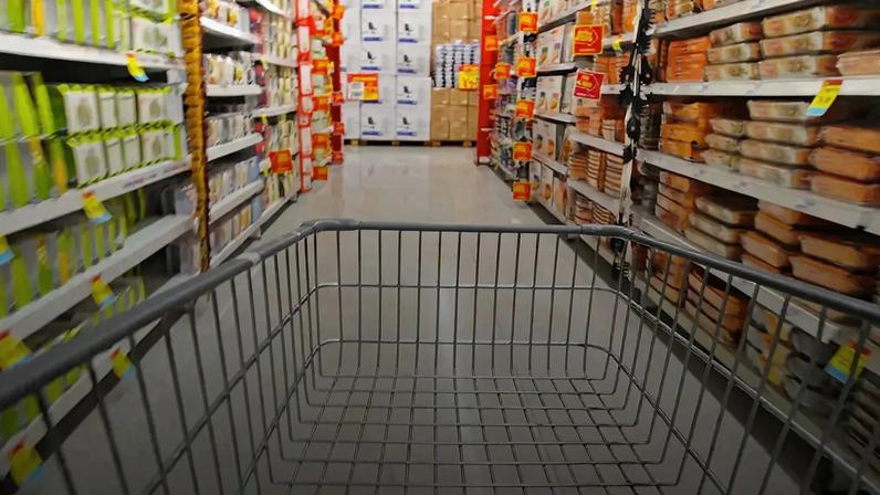 Em maio, a maior variação veio do grupo de alimentação e bebidas, que subiu 1,33% (Reinaldo Canato/VEJA.com)