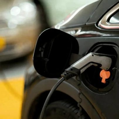Governo mantém elevação de tarifas para carros elétricos e renova cota zero