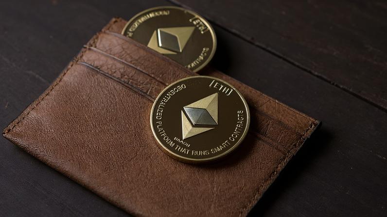 carteira de couro com moedas de ethereum eth