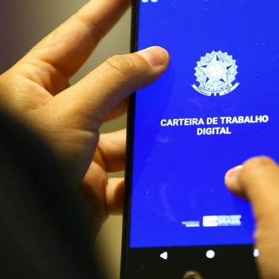 Mercado de trabalho formal cresce 2,6% com impulso do serviço público