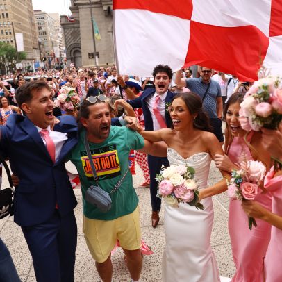Torcedores croatas desfilam em Filadélfia e participam de casamento