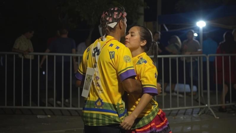 Montagem com fotos coloridas da dupla Kitéria Silva, de 30 anos, e Adriano, conhecido como "Jack", que entraram para a história ao dançarem forró por mais de 38 horas seguidas na 24ª edição do concurso Pé de Aço - Metrópoles