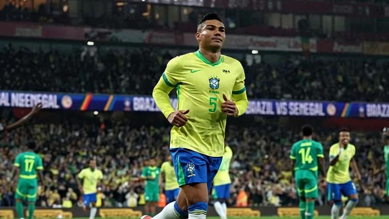 Casemiro, da seleção brasileira, comemora gol contra Senegal