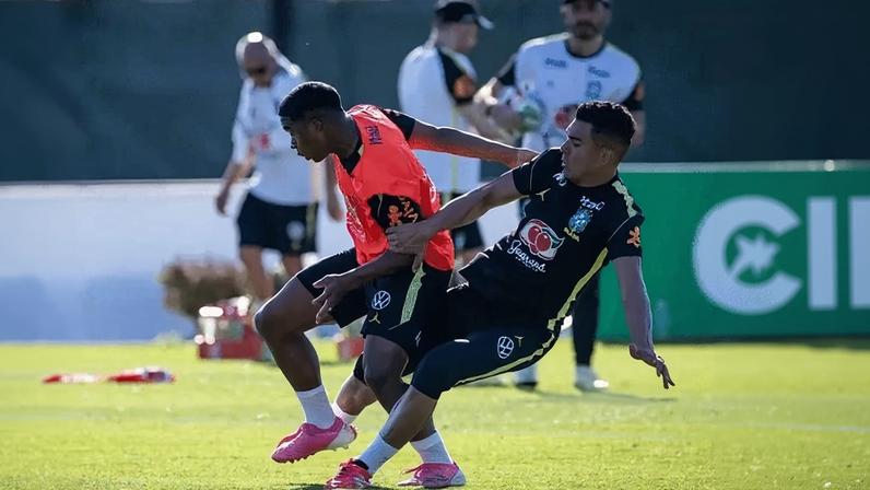 Casemiro e Endrick no treino da seleção brasileira nos Estados Unidos