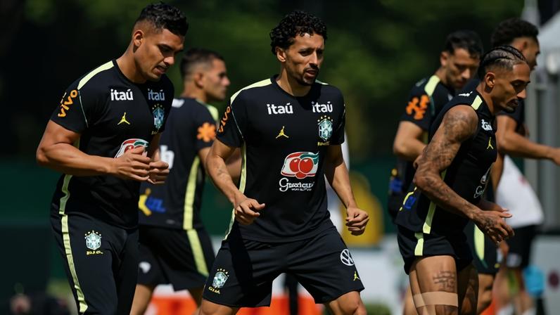 Casemiro e Marquinhos em treino da seleção brasileira