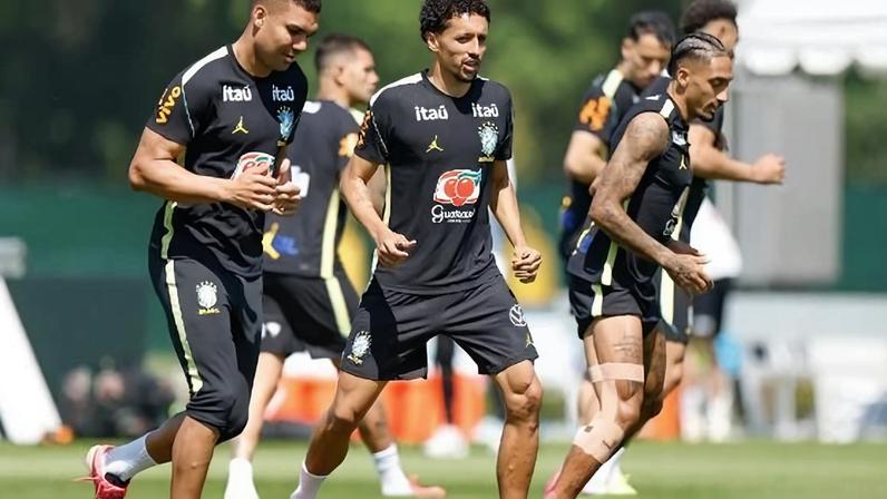 Casemiro e Marquinhos em treino da seleção brasileira