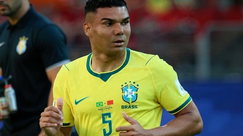 Casemiro em ação durante Brasil x Marrocos, duelo da Copa do Mundo