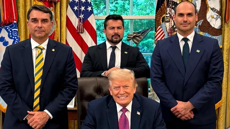 Flávio Bolsonaro, Paulo Figueiredo, Eduardo Bolsonaro e Donald Trump