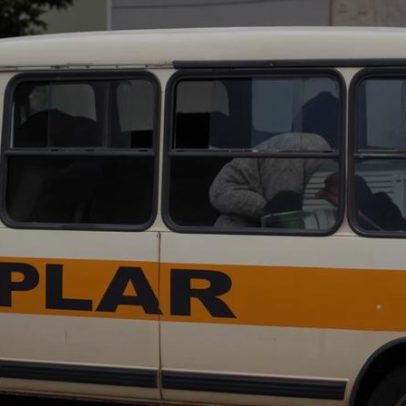 Vídeo mostra cavalos sendo transportados em ônibus escolar