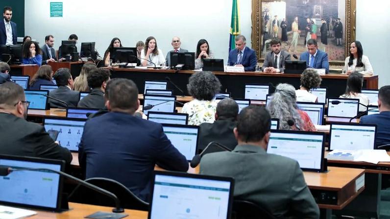 CCJ da Câmara analisa PEC da redução da maioridade penal
