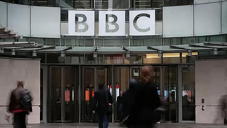 BBC anuncia 550 cortes de empregos como parte de plano de £500 milhões