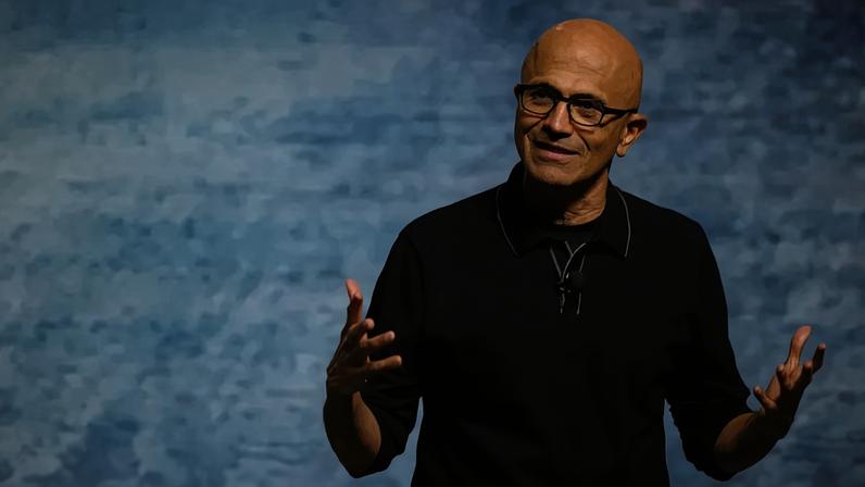 CEO da Microsoft critica monopólio na IA e sugere mudanças
