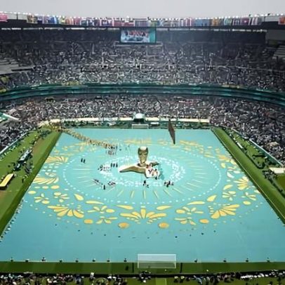 Torcedor é socorrido após passar mal antes da abertura da Copa
