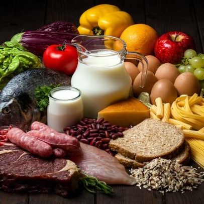 Sete fontes de proteína que vão além do frango e dos ovos