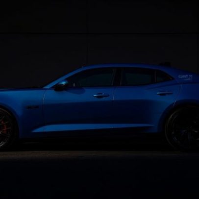 Chevrolet Camaro pode ganhar versão sedã de 4 portas para concorrer com Mustang