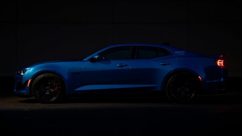 Projeção do Chevrolet Camaro de quatro portas gerada por IA