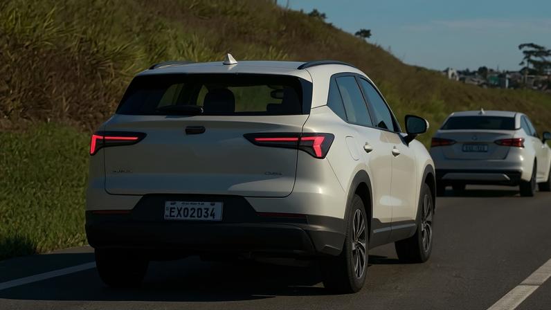 Novo Chevrolet Captiva híbrido (PHEV) é flagrado em testes
