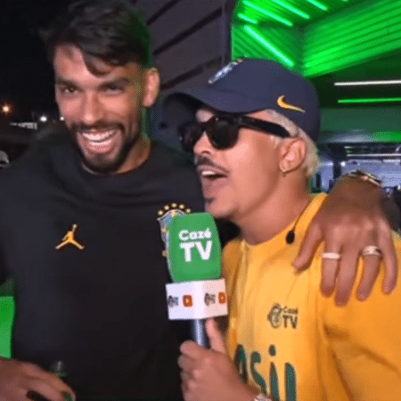 Chico Moedas em entrevista com o meia Lucas Paquetá, durante o Copazona, na CazéTV