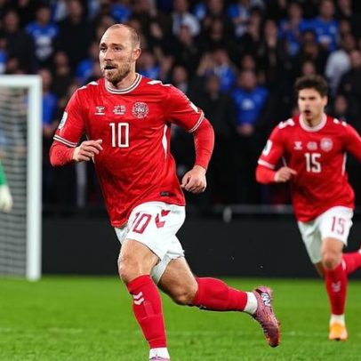 Eriksen desmaia em jogo da Dinamarca contra a Ucrânia; reanimado em 2021