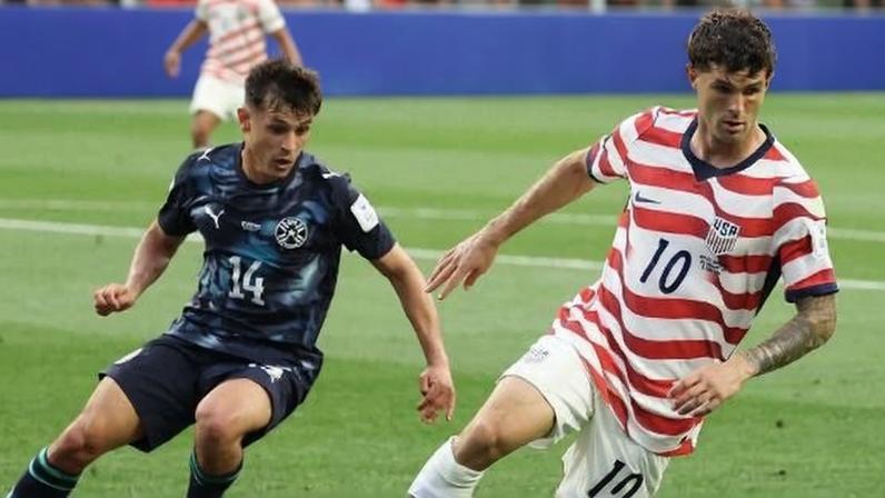 Christian Pulisic em ação contra o Paraguai na estreia da Copa do Mundo