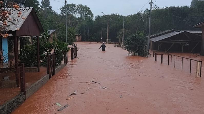 Chuvas permanecem neste domingo (28)