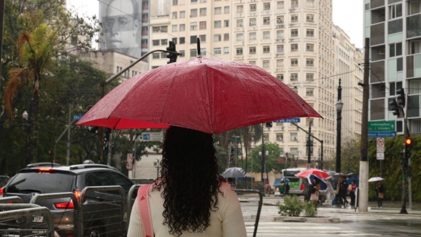 Nuvens carregadas se espalham pelo país