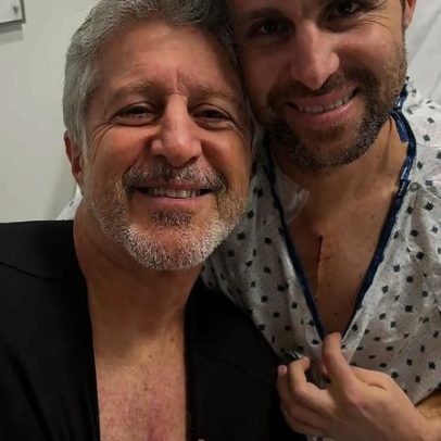 Pai e filho passam por cirurgias cardíacas e celebram com a mesma cicatriz