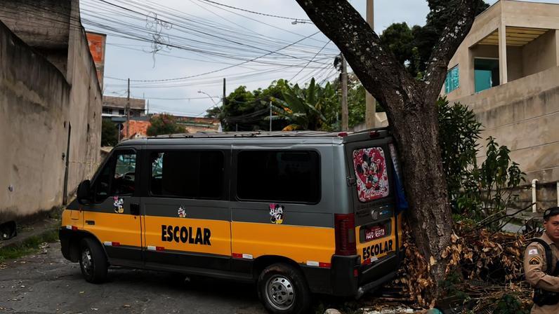 O acidente aconteceu na rua Leonardo Agostinho Matoso