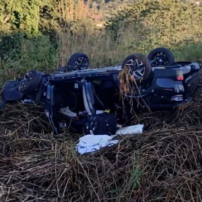 Carro capota na BR-040 em Sete Lagoas e deixa dois feridos