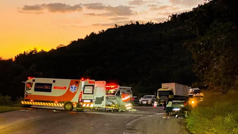 A Polícia Rodoviária Federal também esteve no local e realizou o controle do trânsito