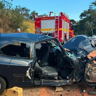 Quatro membros da mesma família ficam feridos em batida frontal na BR-265, Lavras