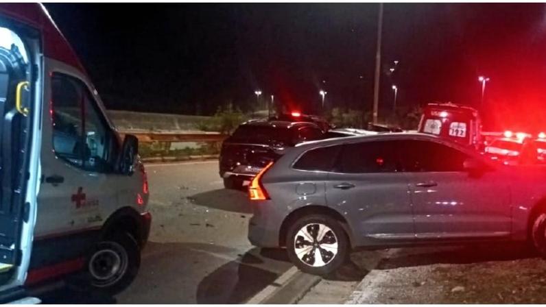 Acidente com ônibus da linha 3843 na MG-030: seis carros foram atingidos pelo coletivo
