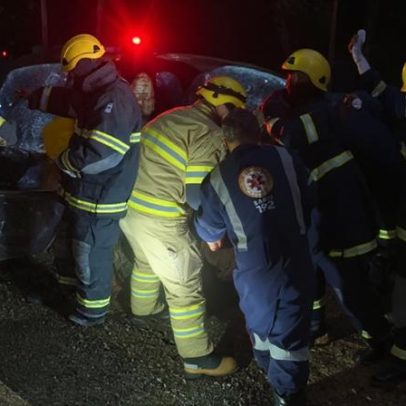 Acidente entre dois carros deixa 1 morto e 4 feridos no Vale do Jequitinhonha