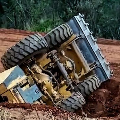 Trator capota após atropelar trabalhador em fazenda na Grande BH; vítima grave