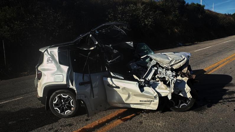 Ocupantes do carro, incluindo um bebê de 3 meses, sobreviveram à batida violenta na MGC-120