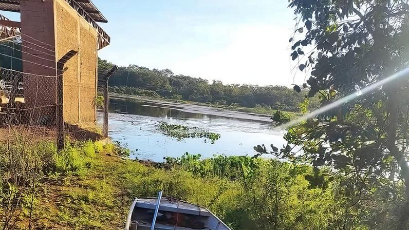 Homem morreu afogado em lagoa após fugir de enxame de abelhas em Paracatu