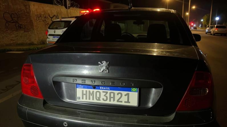 Suspeitos foram presos em flagrante e levados para a delegacia da Polícia Civil (PCMG)