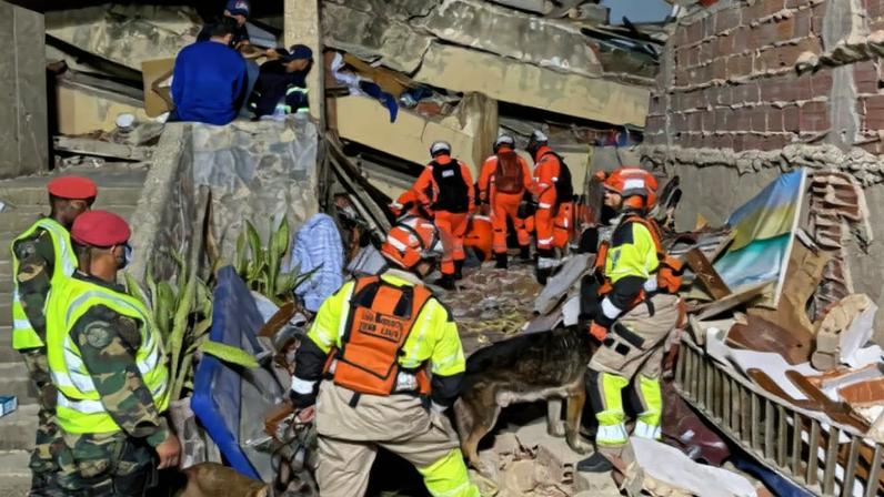 Treze bombeiros de Minas ajudam no trabalho de resgate e assistência às vítima dos terremotos que devastaram a Venezuela