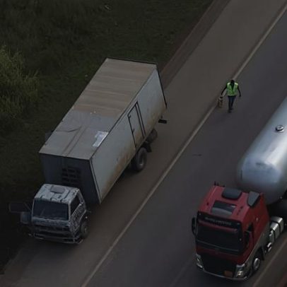 BR-040 na Grande BH tem 6 km de lentidão após caminhão pegar fogo