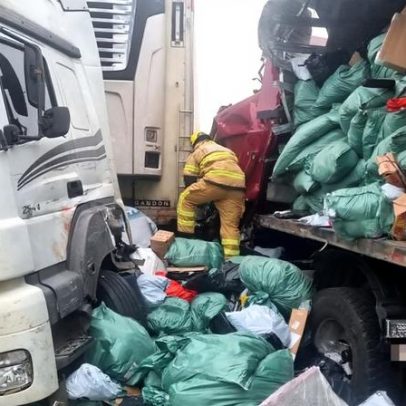 Motorista morre em acidente envolvendo três carretas na BR-251