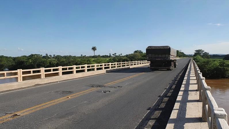 Ponte na BR-365, sobre o Rio das Velhas
