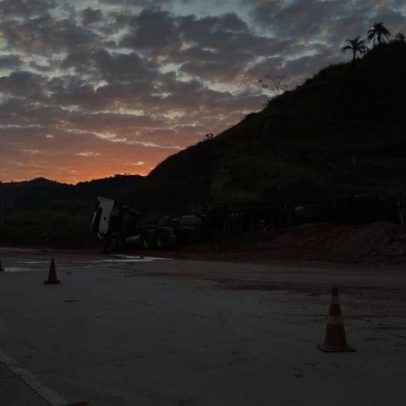 BR-381 é interditada após tombamento de caminhão-tanque em Minas Gerais