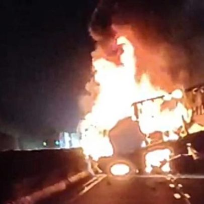 Batida entre caminhões provoca incêndio e interdito trecho da BR-381, MG