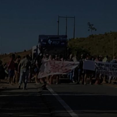 Moradores interditam a BR-381 em Valadares; desvios são aplicados